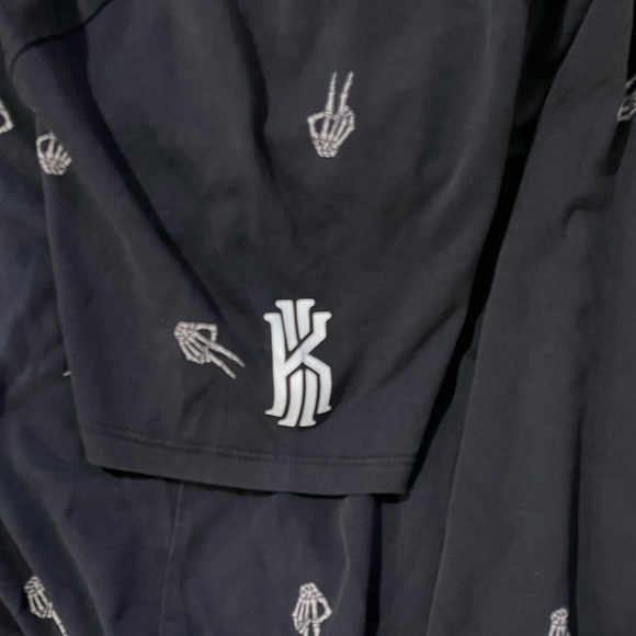 Nike Kyrie Irving Skeleton “Peace” Black Tee Size Medium - Picture 3 of 5